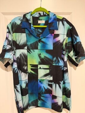 Men's Short-Sleeve Resort Shirt in Black & Multi